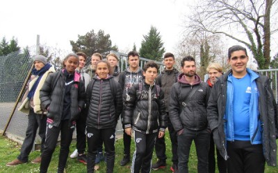 Les élèves du Rouget de Lisle pendant l'entrainement des joueurs