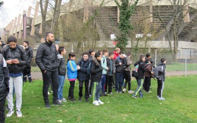 Les élèves du Collège Leclerc pendant l'entrainement des joueurs